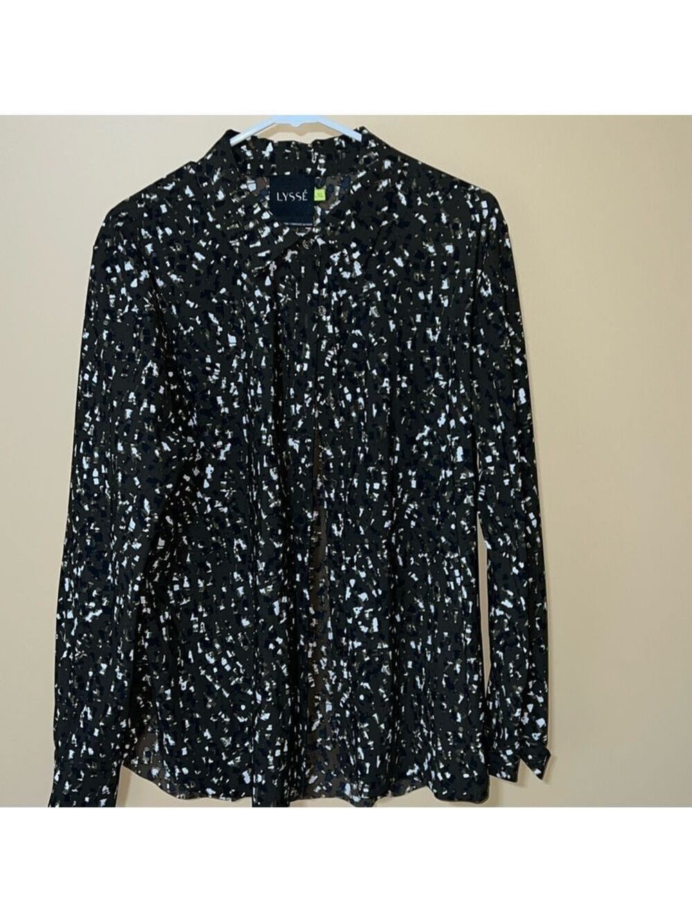 LYSSE button up blouse. Like new. Brown/ black/cream print.